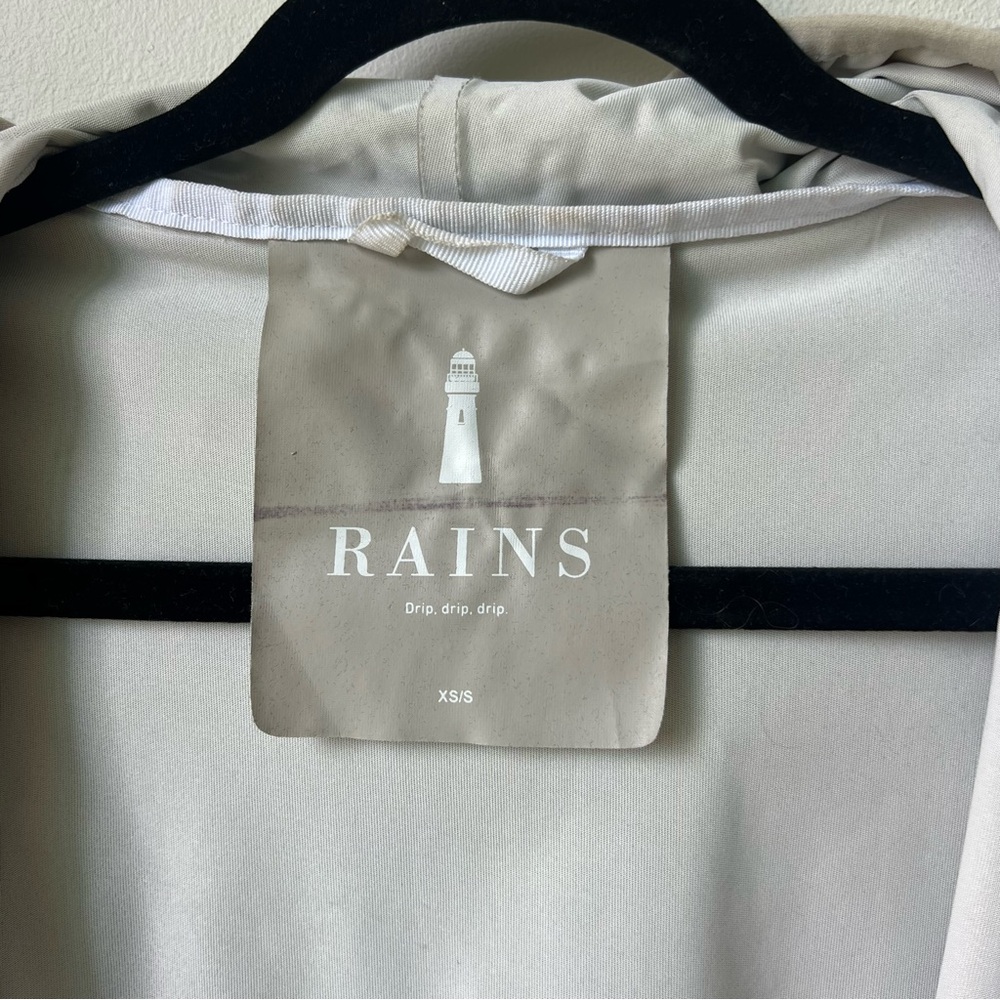 RAINS lightweight shell - Picture 8 of 13